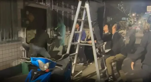 三重警搗破職業賭場逮17人 「上下夾擊」強勢攻堅影片曝光!