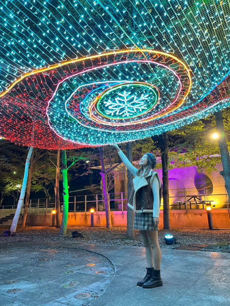 自來水園區的「公館聖誕季」漂亮燈飾吸客打卡。北水處提供