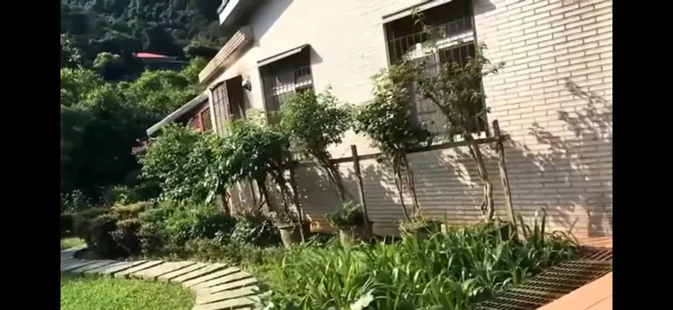 賴清德萬里老家實景影片截圖，翻攝自論壇PTT