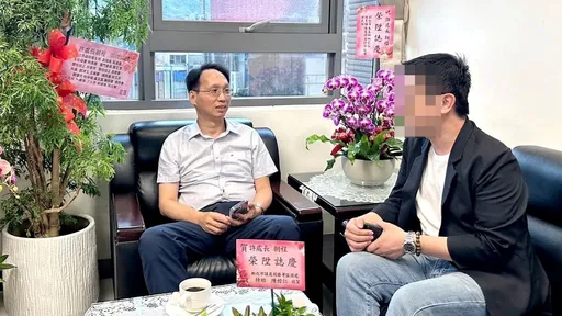 衛福部高官爆偷吃OL人妻!「車內撐傘」激情車震 本人回:正常社交