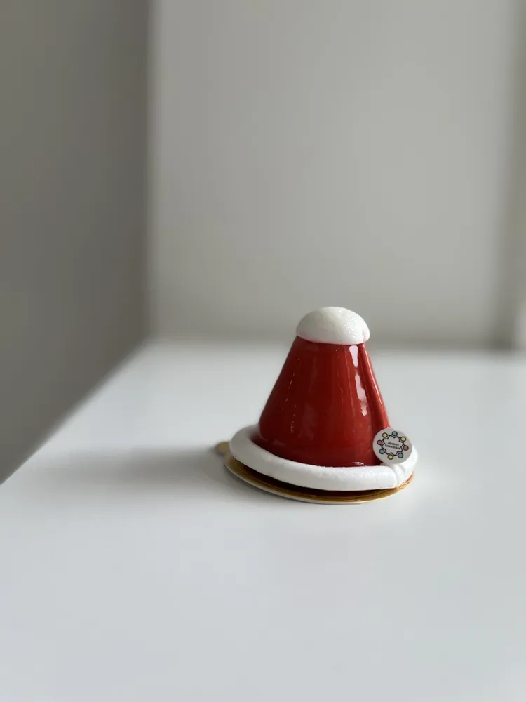 稻町森的聖誕甜點SANTA充滿香甜荔枝味。業者提供