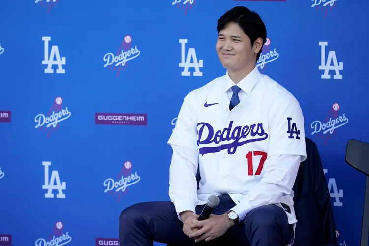 大谷翔平今出席道奇加盟記者會。 美聯社