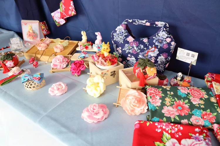 現場茶花展示。新竹縣府提供