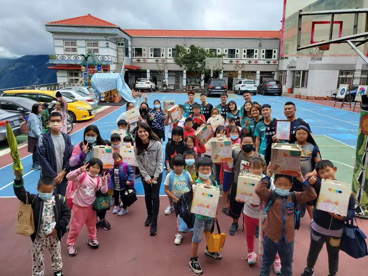 中租基金會長期於偏鄉關懷弱勢，推動愛心服務。中租基金會提供。