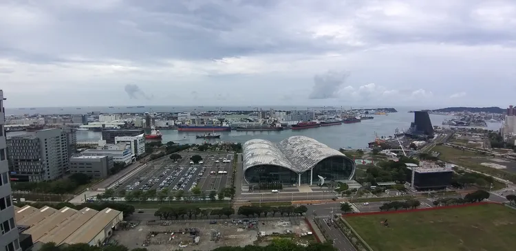 地王持續為大遠百，主因跟市府開發亞洲新灣區有關。葉家銘攝