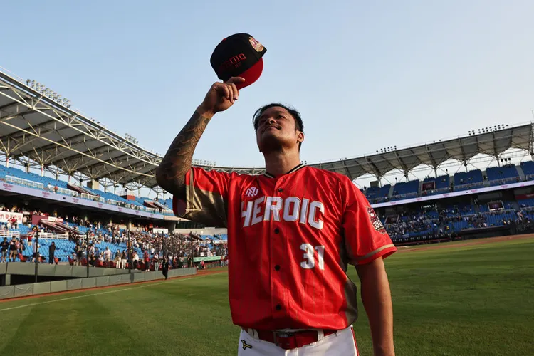 林智勝達成個人300轟。   中央社