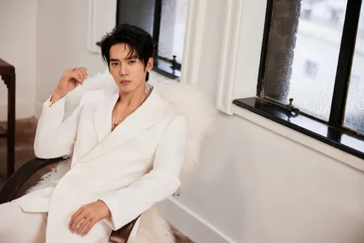 男星才暴紅冒出吸吮女友手指情趣片!她腳丫子要給他吃爆脫粉潮