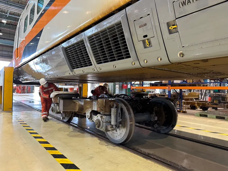 1台轉向架重達7公噸。陳怡文攝