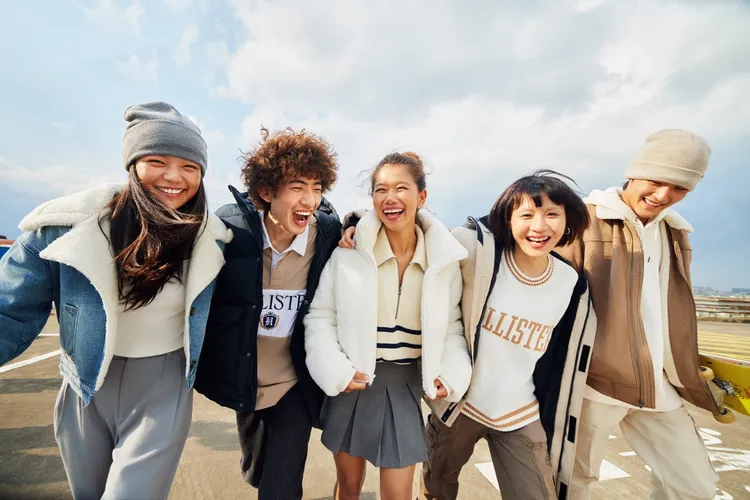 Hollister Co.秋冬推出仿羔羊絨外套以及各式夾克。品牌提供