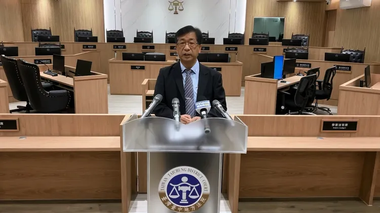 台中地院庭長李進清說明宣判結果。民眾提供
