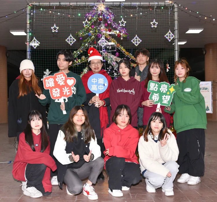 中崙高中熱門街舞社及音樂社，也積極投入活動。松山社區大學提供 