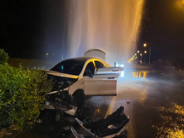 車頭嚴重凹陷，釀1死3傷。讀者提供