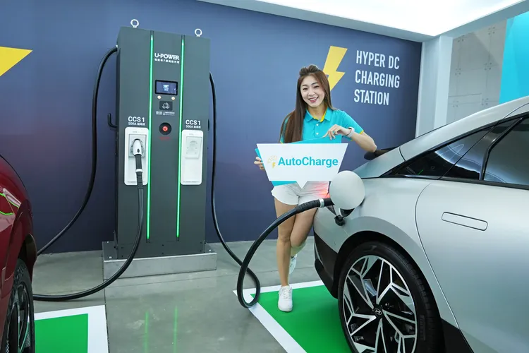 U-POWER液冷槍線的重量是市面上所有直流充電槍線之中最輕的，女性車主也能輕鬆單手操作。業者提供