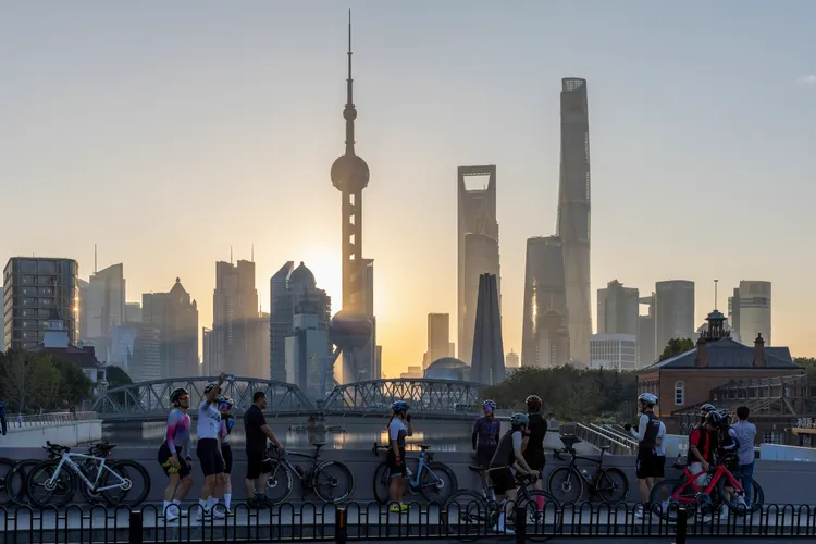 上海調降一般民眾在上海地區首間住房的商業性個人住房貸款利率。美聯社