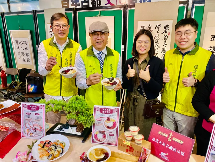 市場處展現輔導攤商成果。王志弘攝