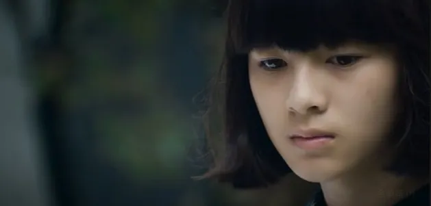 宸頤曾在莫文蔚MV《不散不見》演出一角。翻攝《不散不見》YT
