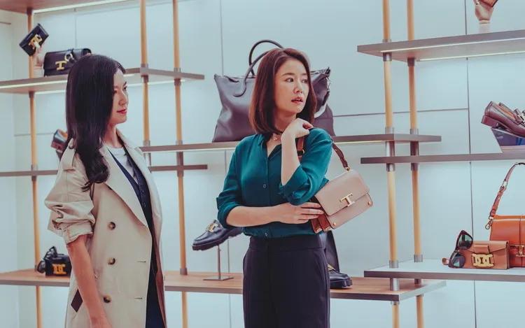 林心如（右）和林熙蕾在《此時此刻》有段深刻戀情。Netflix提供