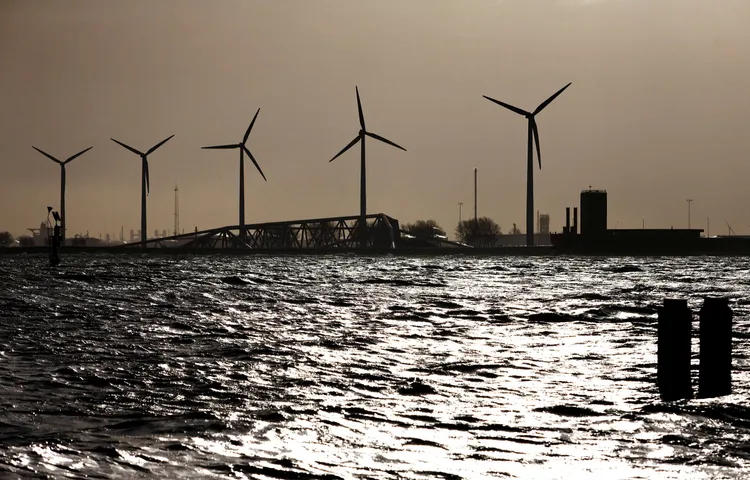 位於荷蘭角港的風力發電機。路透社資料照片