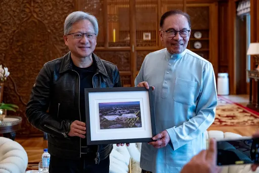 AI教父黃仁勳遇見「AI首相」　安華：輝達將在大馬設數據中心