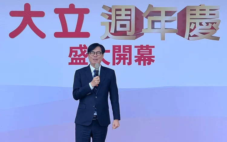 高雄市長陳其邁出席指出，五福商圈屬南高雄發展核心，未來產業進駐後勢必會出現往日榮景。葉家銘攝