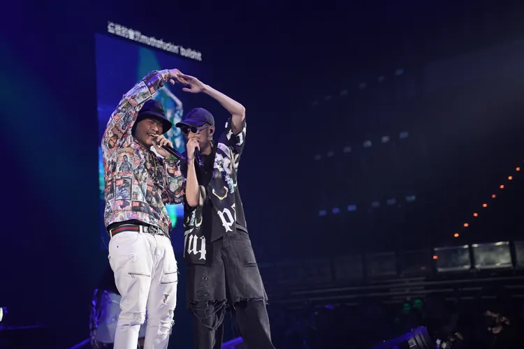 大支（左）擔任演唱會嘉賓。本色音樂提供