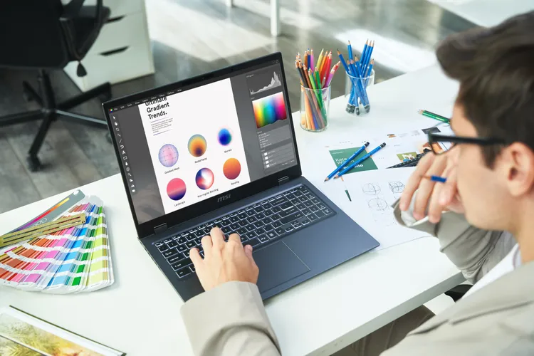 Prestige 16 AI 商務筆電面板以1610黃金比例精心打造，為使用者帶來最舒適的視覺體驗。業者提供