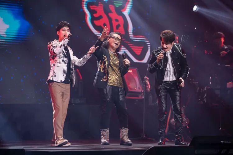 鄔兆邦（左起）、沈文程和柯俊傑，在演唱會高雄站大合唱。大大娛樂提供
