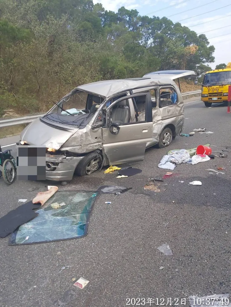 施作電纜線掉落國道造成重大車禍，釀1死3傷。翻攝畫面