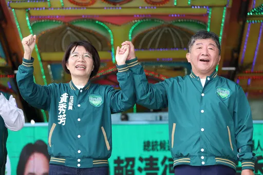黃秀芳花壇後援會成立 3個「部長」站台反抹黑