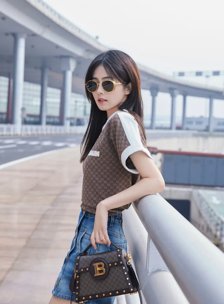 白鹿9月應BALMAIN之邀前往巴黎欣賞時裝秀。品牌提供