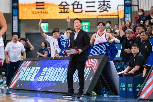 一句CBA是「關在監牢裡的惡獸」!鋼鐵人教頭邱大宗在中國被出征了