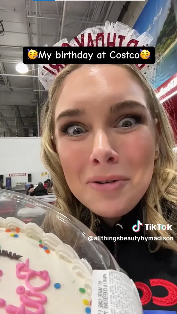 好市多店員聽說她生日，當場送她一個蛋糕。