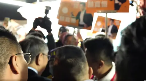 無視國民黨禁令?顏寬恒夜市拜票 「巧遇」柯文哲