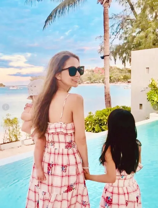 昆凌與女兒穿母女裝超萌。翻攝昆凌小紅書