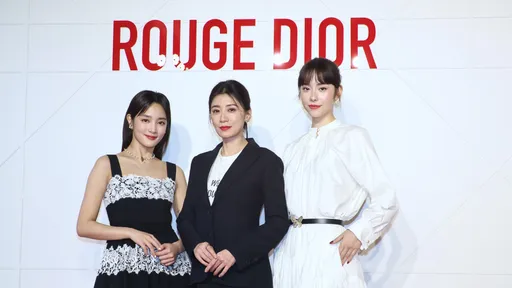 王淨聖誕曬恩愛閃到賈靜雯 抹Dior唇膏撂話曹佑寧「敢挑試試看」