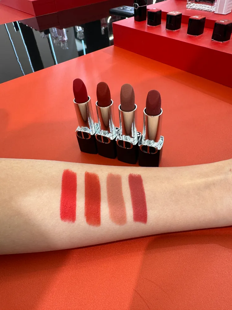 全新Dior藍星唇膏主打色，各1600元。張家玲攝