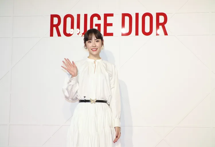 林奕嵐疊搽了#100和#720唇色。攝影中心攝