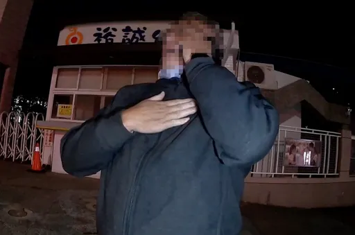 酒駕累犯出奇招!狂拍胸脯想把酒氣拍掉 酒測一吹臉都綠了