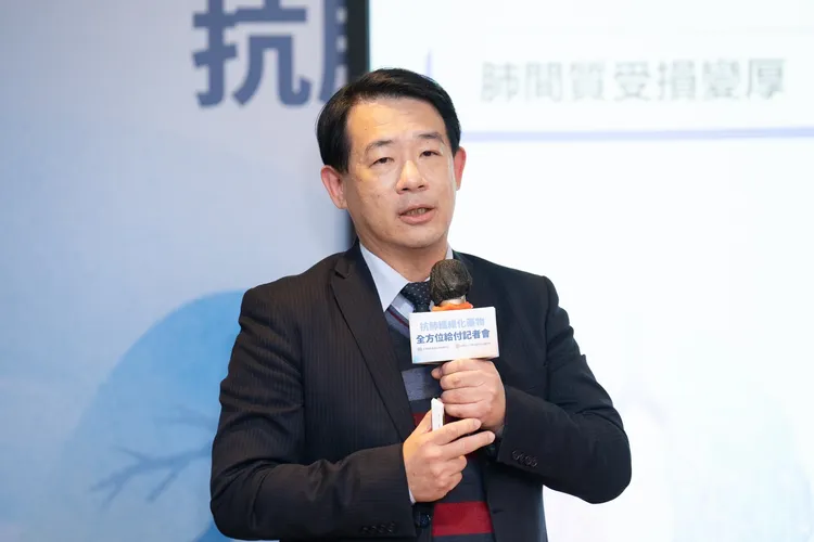 亞東醫院胸腔內科主任鄭世隆。醫學會提供