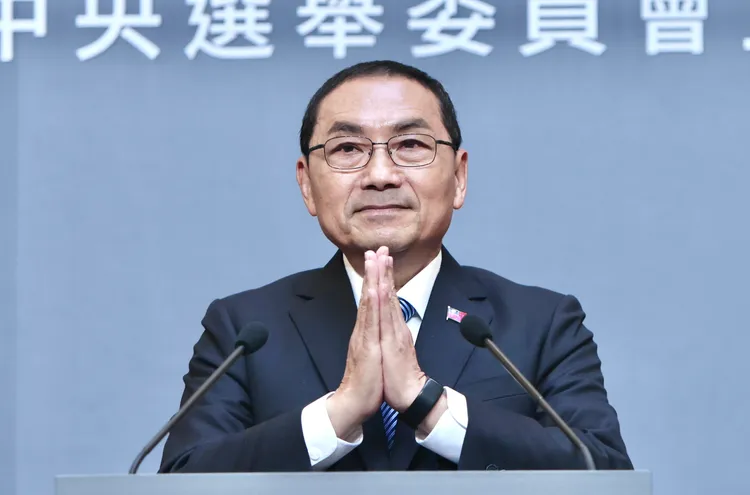 侯友宜接著做出三套式，最後合掌稱「你好，我好，大家好」。林林攝