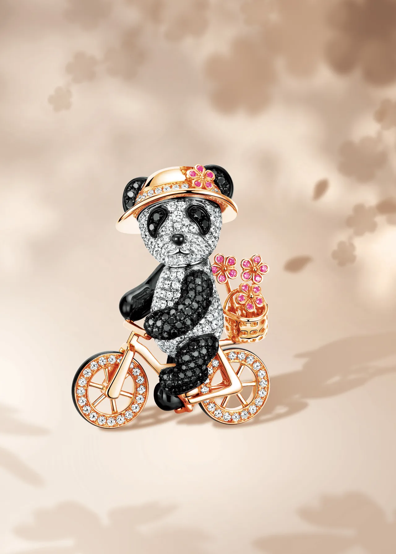Bo Bo Côte d’Azur吊坠呈现猫熊骑单车载著花的可爱模样，全球限量18件。品牌提供
