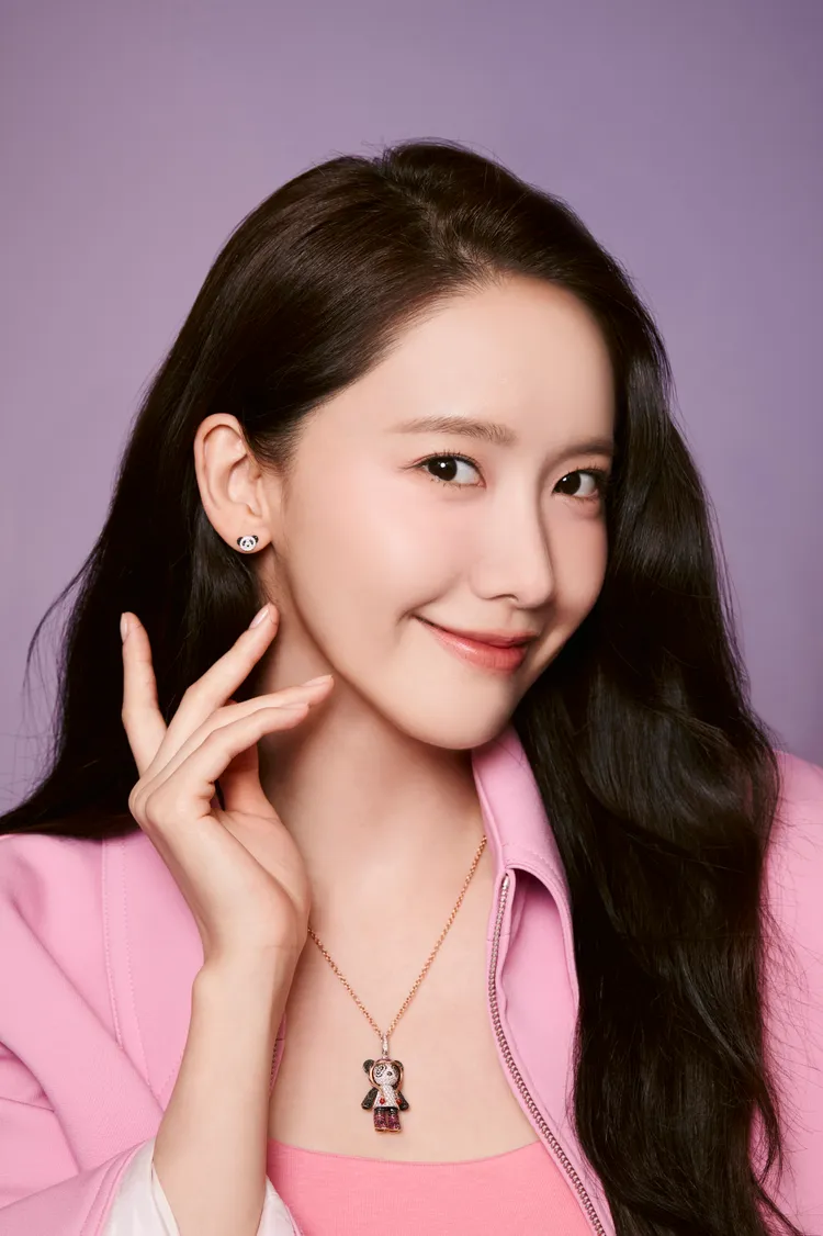 韓國女神潤娥佩戴Bo Bo Guimi吊墜。品牌提供