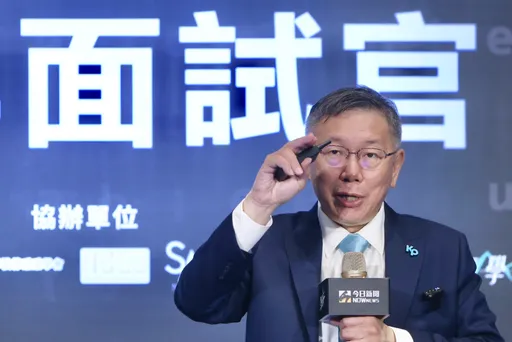 柯文哲街頭開講被問「無恥課綱」！　立場曝光：別因競爭把中國文化都丟掉