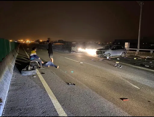 國4翻覆事故人慘噴車外!竟是車手逃警追捕釀禍 妹子慘遭詐40萬