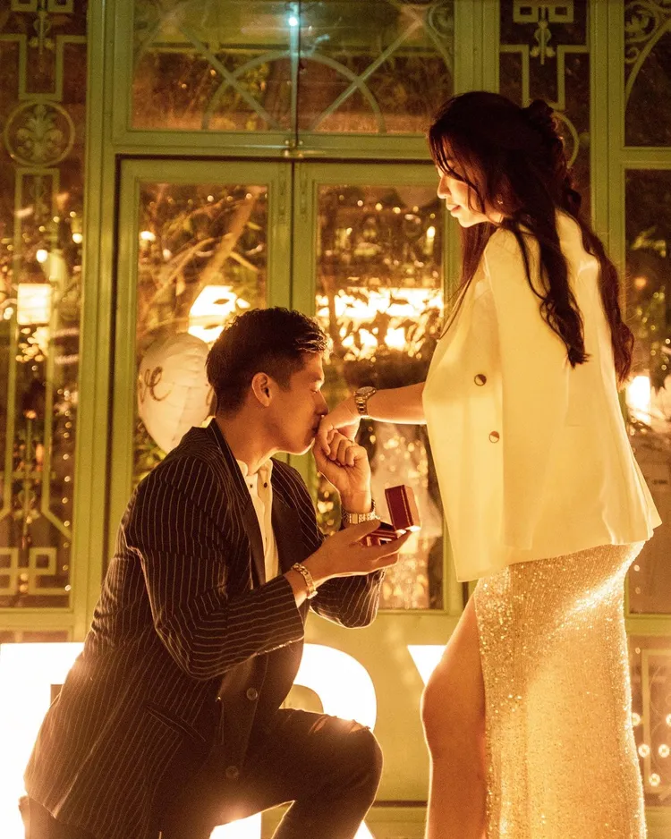 Ricky隆重求婚。翻攝自營養師Ricky臉書