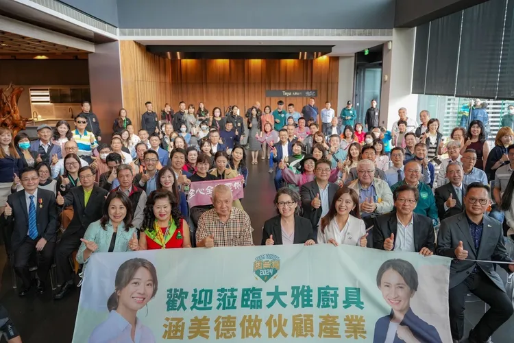 現場有上百名產業代表與蕭美琴等人座談。謝子涵辦公室提供