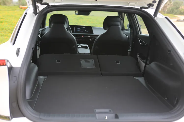 行李廂在一般狀態具備520公升容積，全部放倒之後更可來到1300公升之多。林浩昇攝