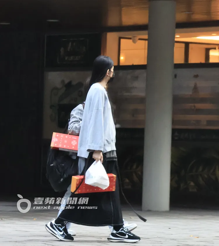 5個月身孕的李千娜藏肚相當成功。特勤中心攝