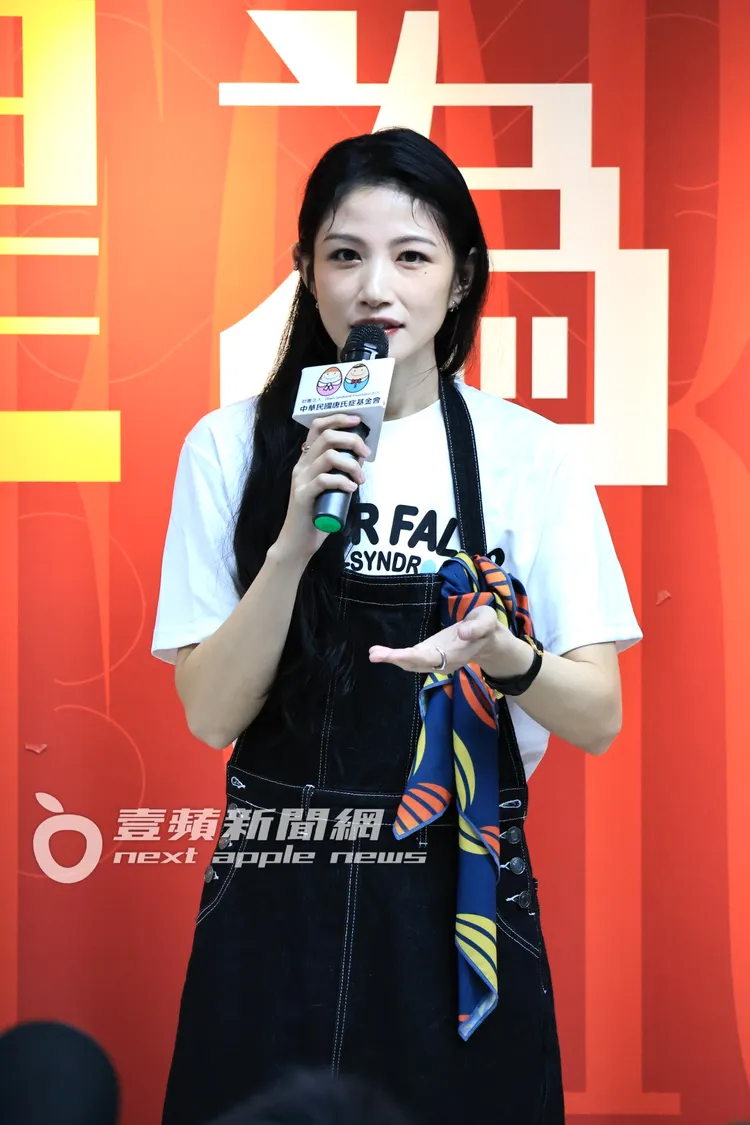 李千娜也透露其中一首歌是寫給寶寶及老公黃尚禾的。特勤中心攝