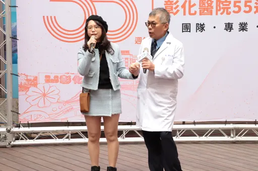 女大生車禍昏迷29天奇蹟甦醒 重返彰醫歡慶55周年院慶!偕院長合唱慶生